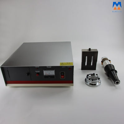 発電機のトランスデューサーおよび角が付いている2.6KW超音波溶接機械